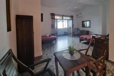 酒店 Dhammika Beach Palace