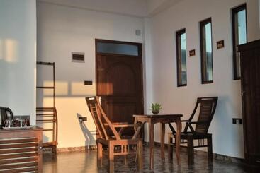 酒店 Dhammika Beach Palace