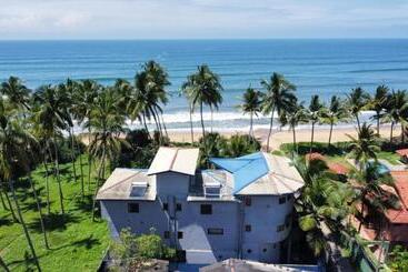 酒店 Dhammika Beach Palace