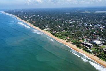 酒店 Dhammika Beach Palace