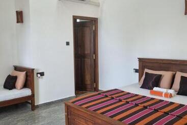 酒店 Dhammika Beach Palace