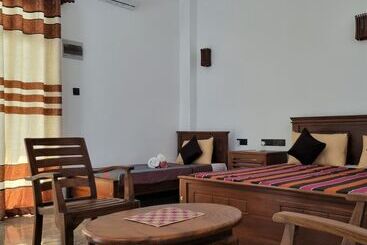 酒店 Dhammika Beach Palace