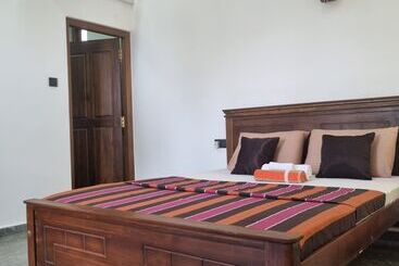 Отель Dhammika Beach Palace