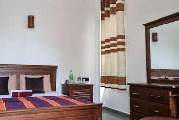酒店 Dhammika Beach Palace