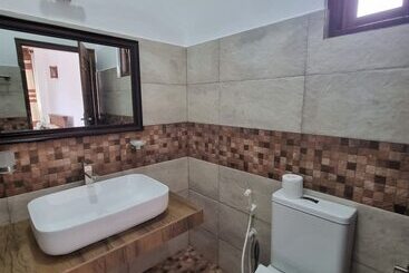 酒店 Dhammika Beach Palace