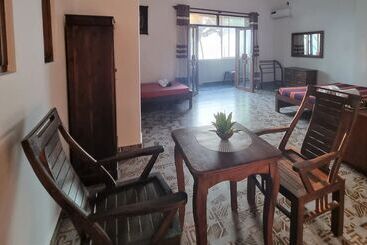 酒店 Dhammika Beach Palace