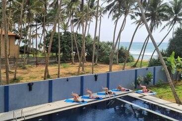 酒店 Dhammika Beach Palace