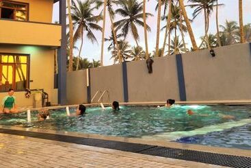 酒店 Dhammika Beach Palace