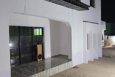هتل Eko Akete Guest House