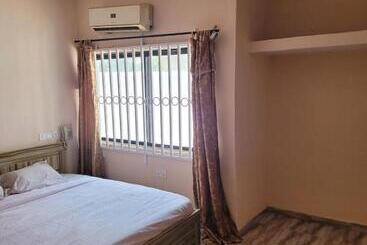 هتل Eko Akete Guest House