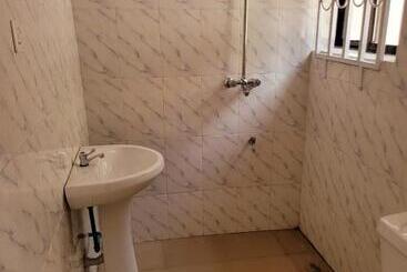 هتل Eko Akete Guest House
