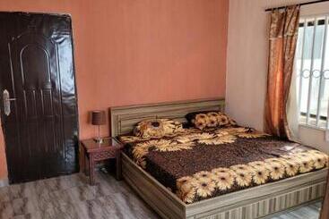 هتل Eko Akete Guest House