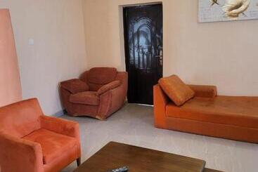 هتل Eko Akete Guest House