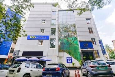 Hotelli Fab Ira International