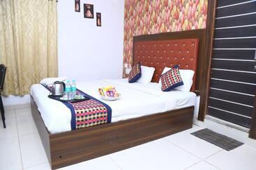 هتل Mn Grand Shamshabad Airport Zone Hyderabad