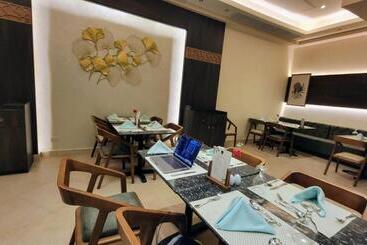 Oyster Bay Beach Resort   Luxury Serviced Condo
