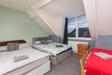 پانسیون City Centre Large Luxury Rooms Free Parking