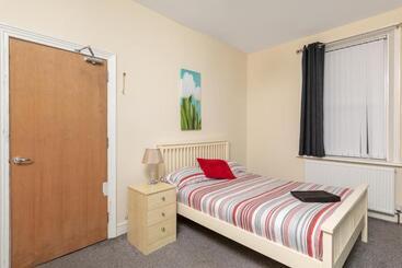 پانسیون City Centre Large Luxury Rooms Free Parking