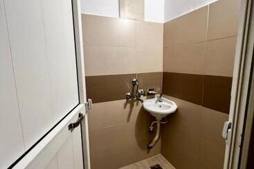 پانسیون Paris Guest House