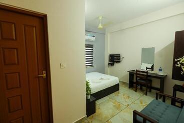 هتل Aldora Airport Residency