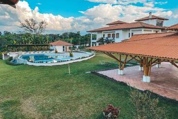هتل Casona Montanesa Quindío Eje Cafetero