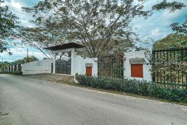 هتل Casona Montanesa Quindío Eje Cafetero