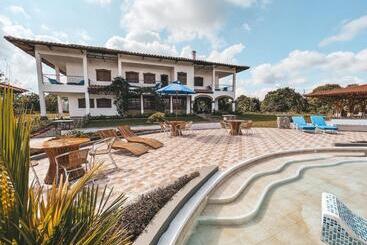 هتل Casona Montanesa Quindío Eje Cafetero