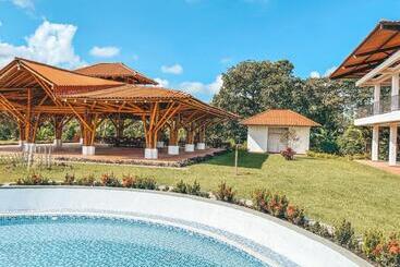 هتل Casona Montanesa Quindío Eje Cafetero