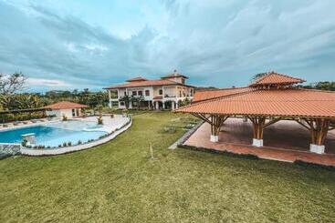 هتل Casona Montanesa Quindío Eje Cafetero