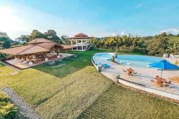 هتل Casona Montanesa Quindío Eje Cafetero