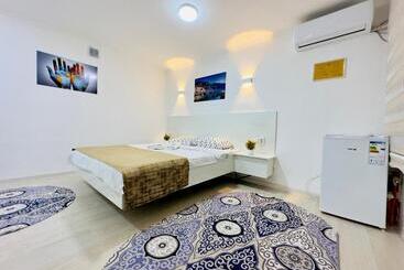 هتل کپسول Abs Guest House Osh