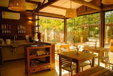 هتل Ilha Do Mel Lodges