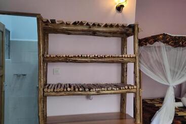 هتل Kilimanjaro Scenic Lodge