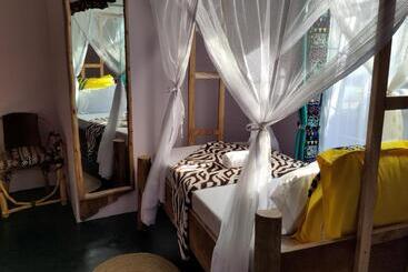 هتل Kilimanjaro Scenic Lodge