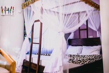 هتل Kilimanjaro Scenic Lodge