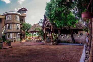 هتل Kilimanjaro Scenic Lodge