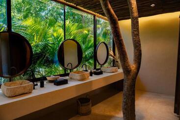 هتل Oriundo Luxury Nature Villas