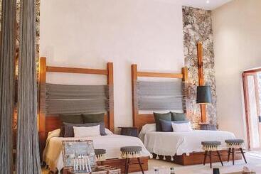 هتل Oriundo Luxury Nature Villas