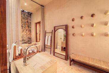 هتل Oriundo Luxury Nature Villas