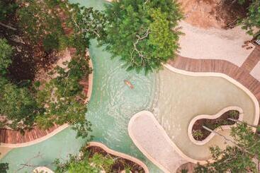 هتل Oriundo Luxury Nature Villas