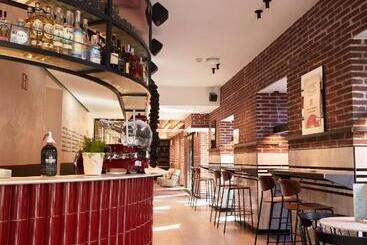 Latroupe Prado Hostel