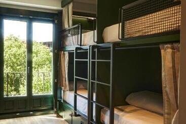 Latroupe Prado Hostel