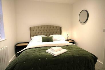 No 10 @short Stays