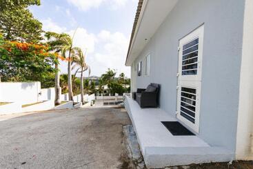 پانسیون Studio Apartment Volterra Curacao