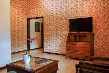 Uzhupud Garden Hotel & Lodge