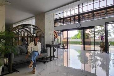 Baan Thanakul Residences