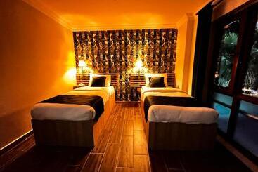تختخواب و صبحانه Nayada Otel Spa
