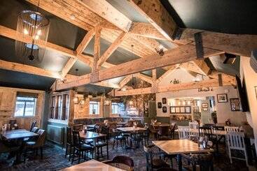 هتل Cat & Lion Country Pub And