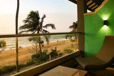 هتل Earl S Regent Negombo