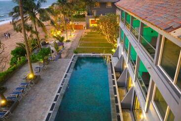 هتل Earl S Regent Negombo